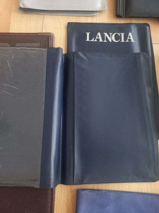 Carteiras de automóveis de várias marcas