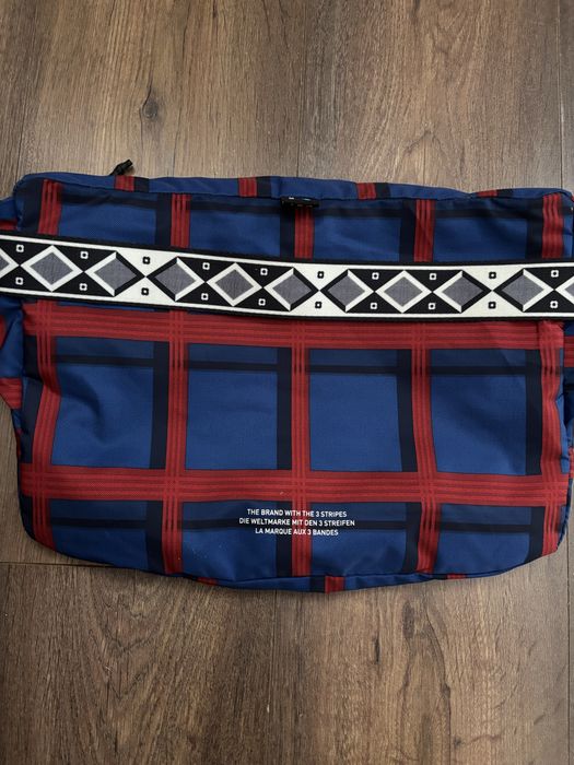 Сумка Adidas Originals x Pharrell Williams Solar Hu Bum Bag / Waistpack Crossbody Bag Original (клатч бананка сумка портфель)