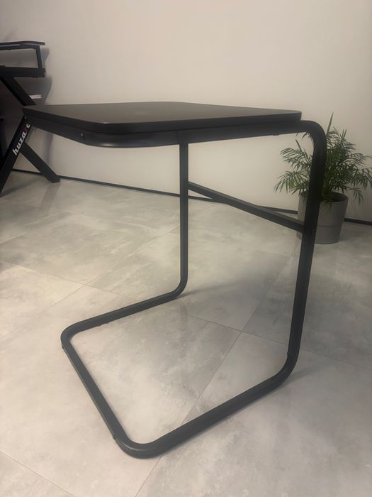 Stolik pomocniczy pod laptop