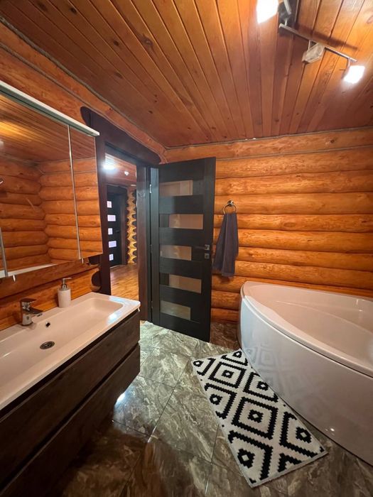 101/1 Дом со сруба с бассейном и баней