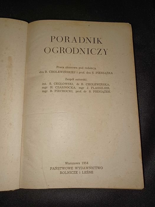 Stara książka poradnik ogrodnika z 1954 roku