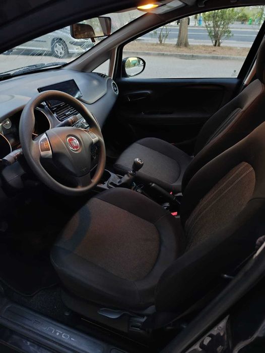 Fiat Punto 1.2 Easy | 2016 | 84.000 km | Gasolina | Caixa Manual | Waze & Maps | Câmara Traseira — photo 4