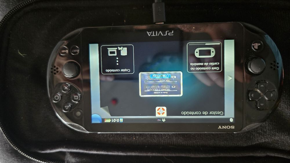 PlayStation Vita PCH-2016 com cartão de memória orginal e um jogo físico