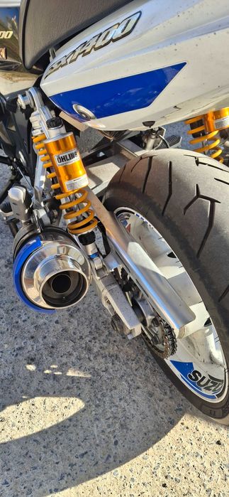 Suzuki gsx 1400 em  bom estado.