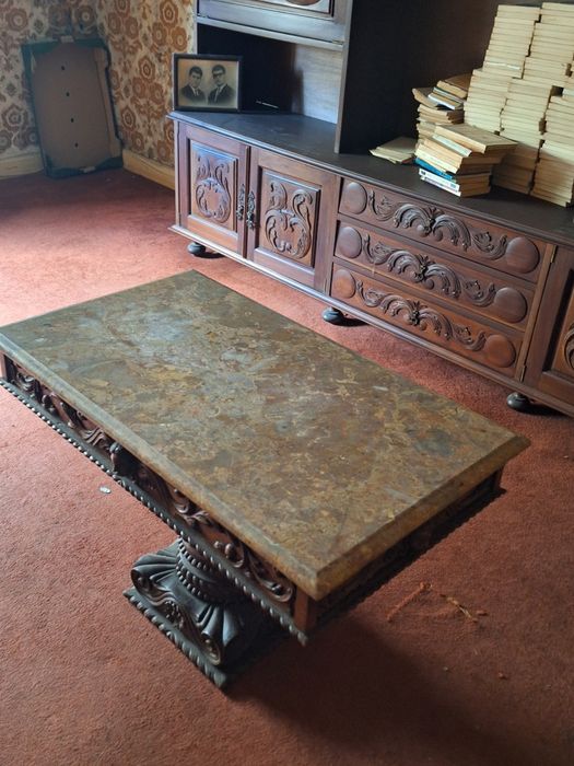 Mesinha para sala de visitas ou outros,,em mogno , toda trabalhada