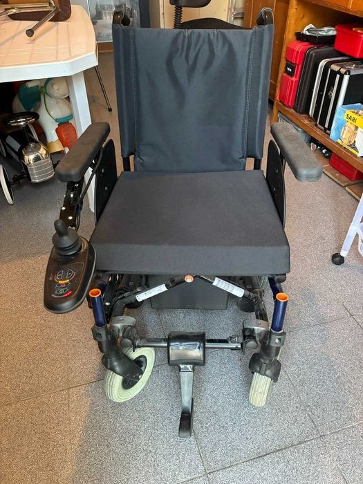 Cadeira de rodas elétrica QUICKIE F35 R2