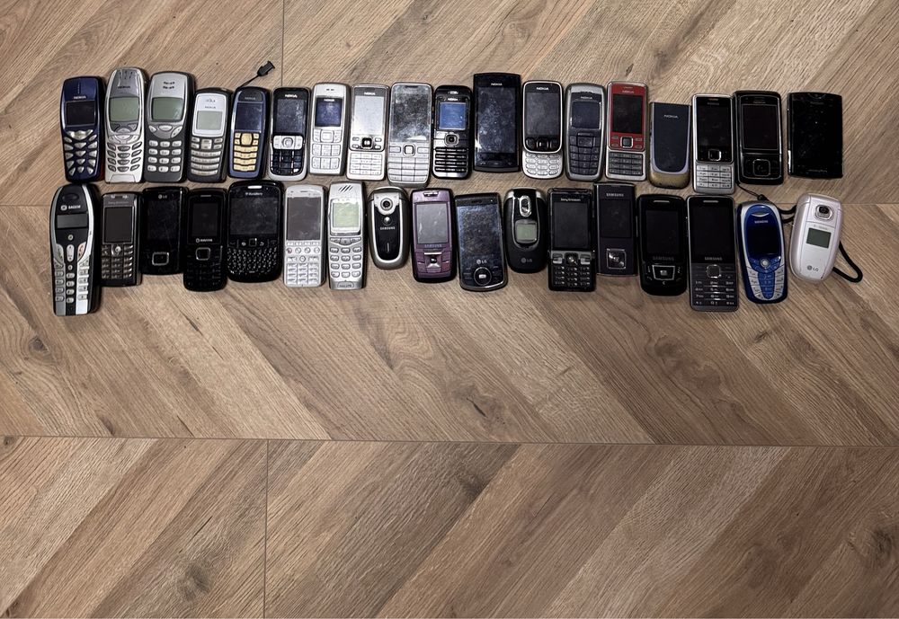 KOLEKCJA STARYCH TELEFONÓW - 33 SZTUKI - Nokia, Samsung, Sony Ericsson, LG i inne!