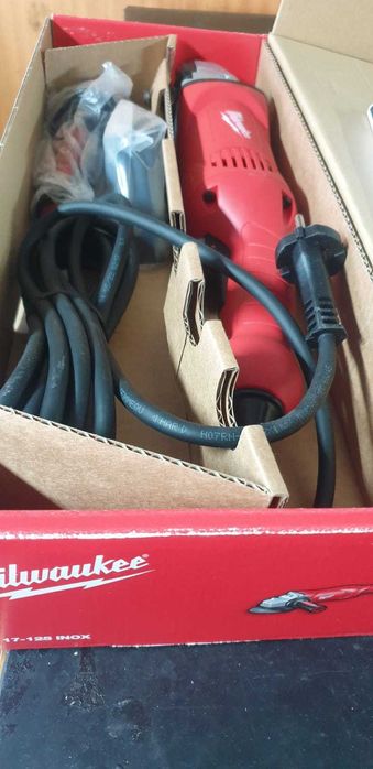 Rebarbadora Milwaukee AGV 17-125 INOX velocidade variável NOVA!