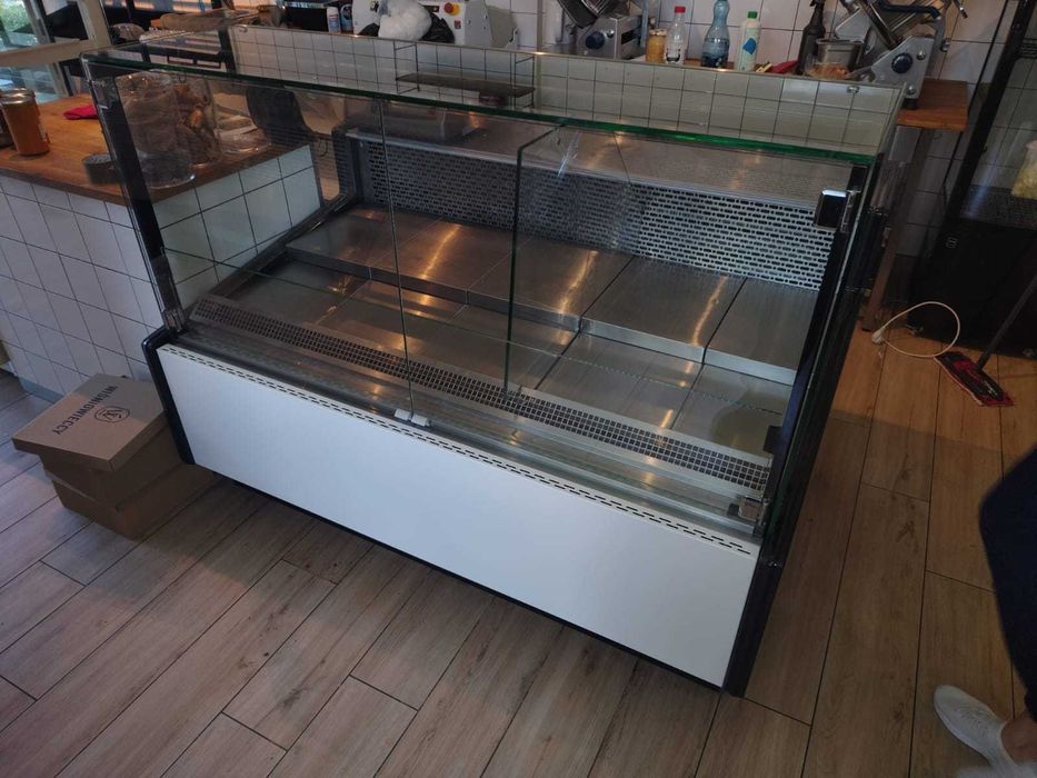 Wyposażenie sklepu piekarniczego cukierni kawiarni gastronomia delikatesy