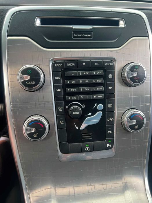 2016  Volvo    XC 70