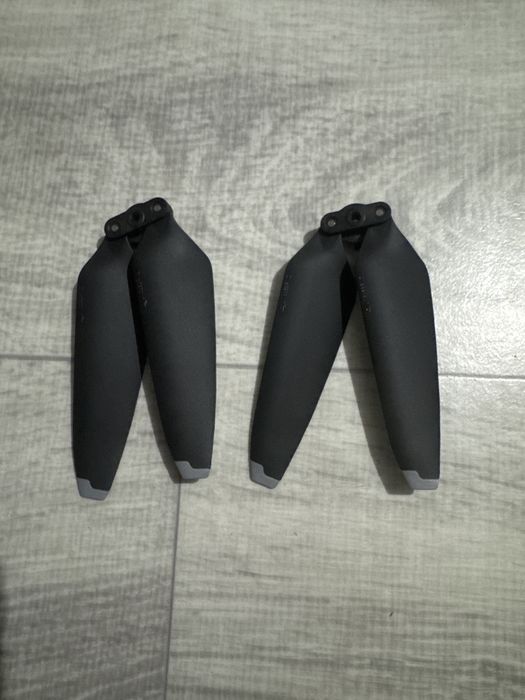 Продам пропи DJI Mavic  3 оригінальні, сірі