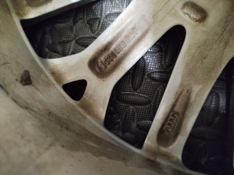 Jantes 16" originais Audi com pneus