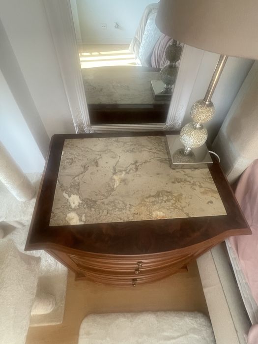 2 Mesas de cabeceira vintage madeira maciça  -  estilo Luis XV