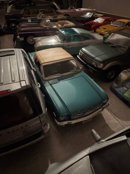 моделі авто 1:18 1:24 1:43 bmw mercedes ferrari chevrolet chrysler