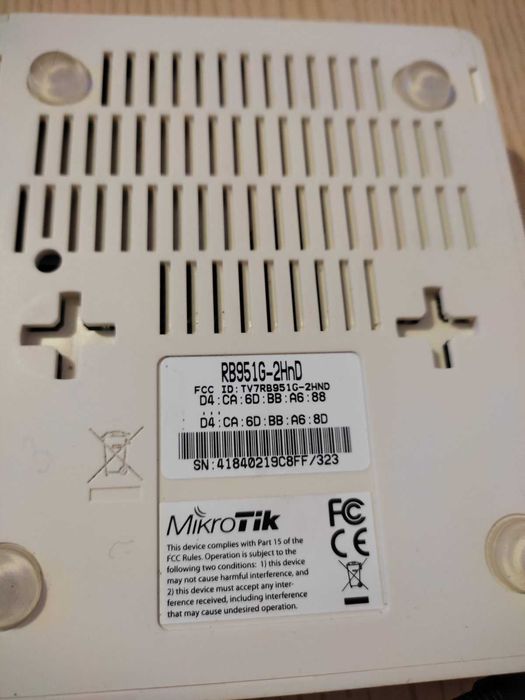 Маршрутизатор MikroTik RB951G-2HnD.