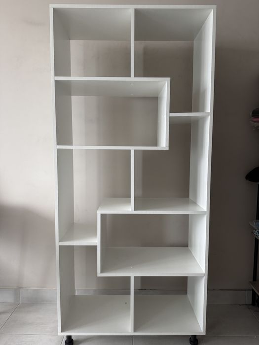 Стелаж,книжкова полиця