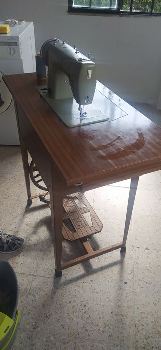 Máquina de costura Alfa