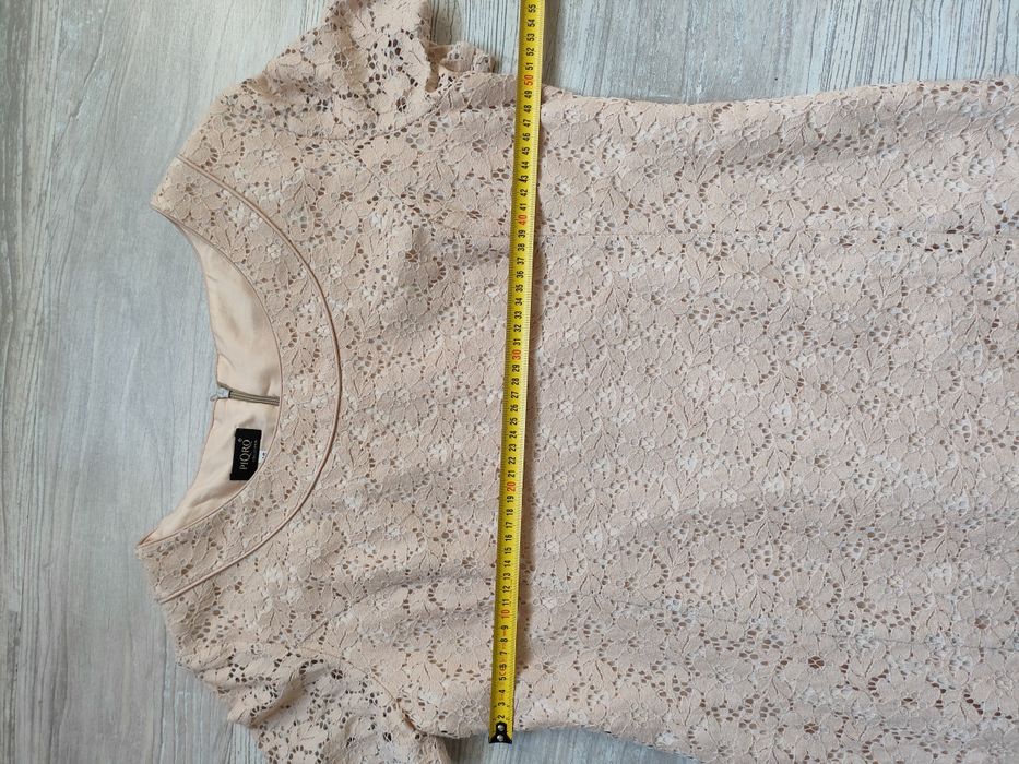 Koronkowa sukienka 46