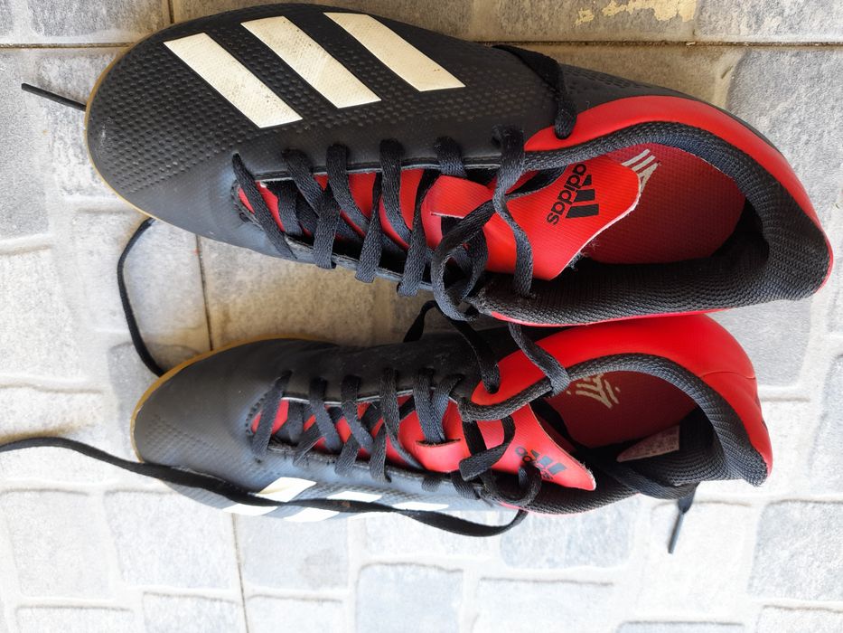 Chuteiras ADIDAS tamanho 39,5