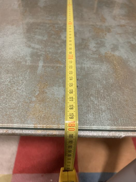 Escritorio com muita arrumação