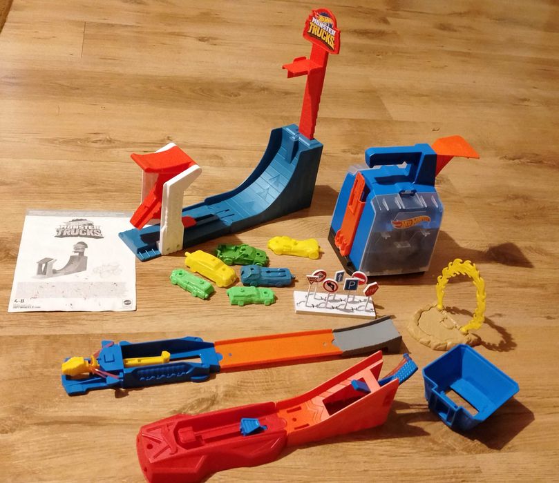 Wyrzutnia, garaż, tor hot wheels