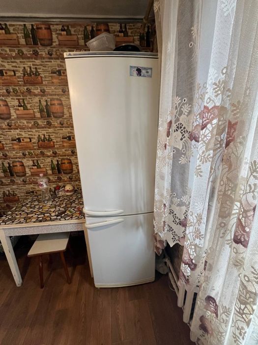 Холодильник двухкамерный