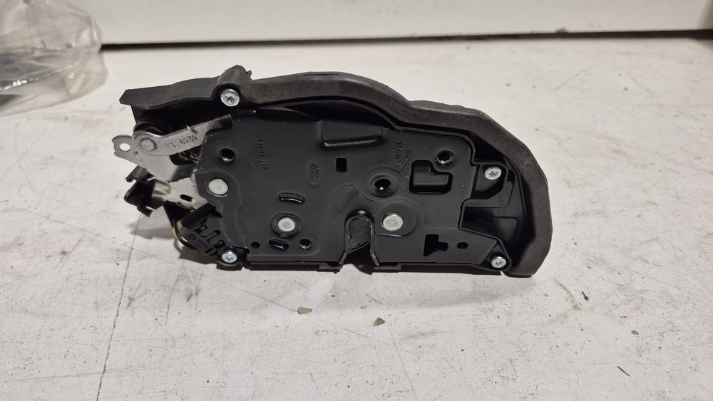 Zamek drzwi prawy tył RangeRover N9X2-24995-CD