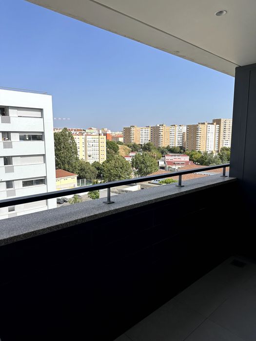 Arrenda-se T2 na Alta de Lisboa – Piscina | Próximo do Metro do Lumiar | 1.900€/mês