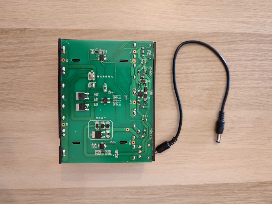 DIY UPS 12v com 3A de saída (bateria 6x18650)