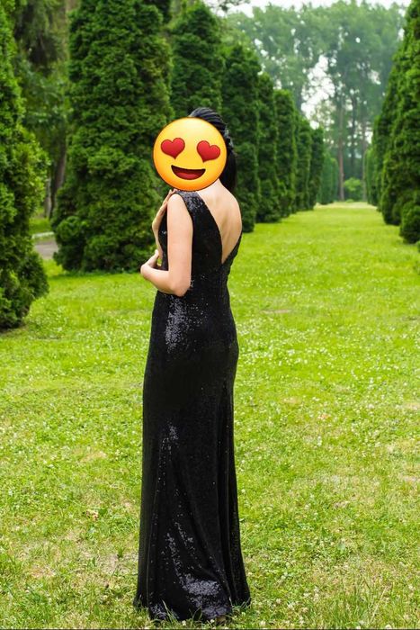 Вечірня сукня з паєтками