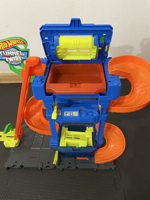 Zjeżdżalnia Hot Wheels Myjnia odjazdowe zakręty garaż