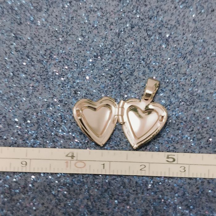 Изящный кулон-локет в форме сердца с цепочкой — сохрани самое важное!