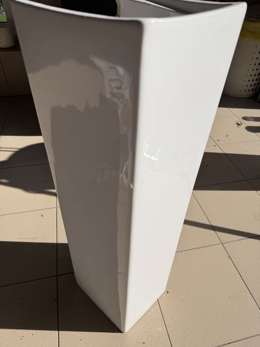 Postument pod umywalkę
