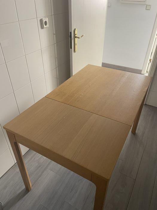 Mesa extensível em madeira