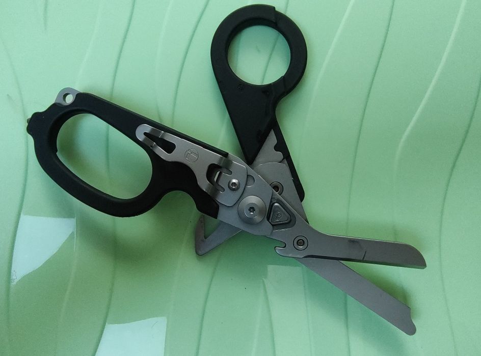 Leatherman Raptor Rescue