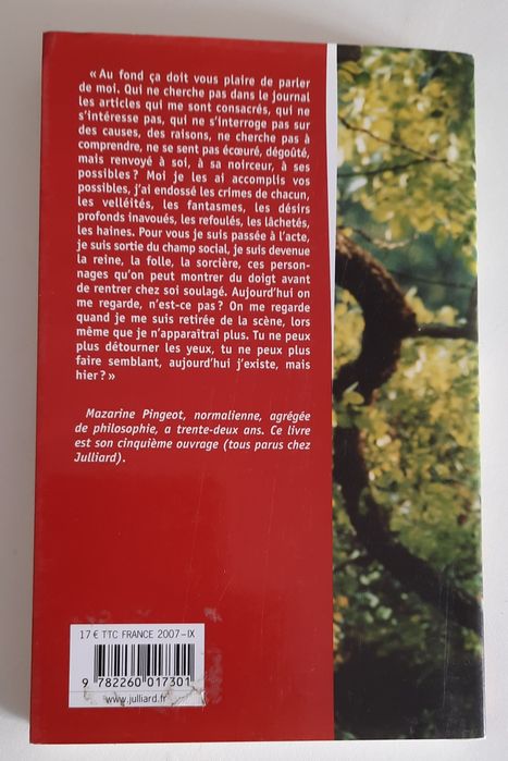 Livro "Le cimetière des poupées "