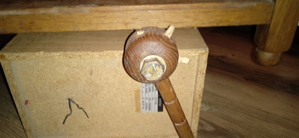 Drewniany barek na kółkach