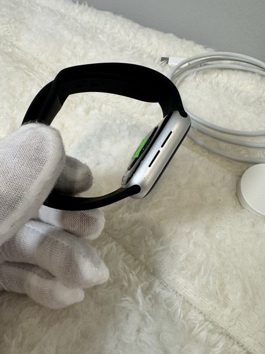 Apple watch 4 40mm Silver акумулятор 100%