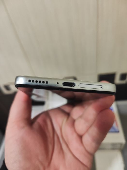 КЛАССНЫЙ Xiaomi redmi note 11Pro 5G, память 6+6-128гиг, идеал.