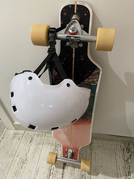 Vendo skate com capacete