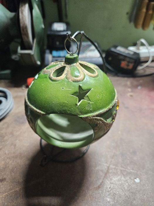 Świecznik w kształcie bombki