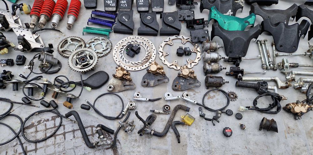 Honda CBR 125 rozrusznik uchwyt lampa kierunkowskaz łącznik plastik