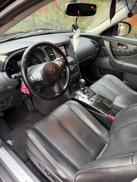 Infiniti QX70 2016 Год