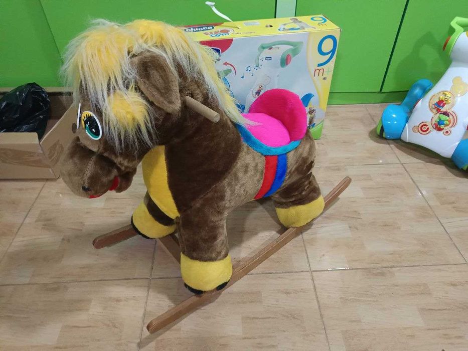 Дитячий кінь гойдалка (з усіма ногами)