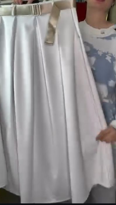 Юбка жіноча шкіряна біла