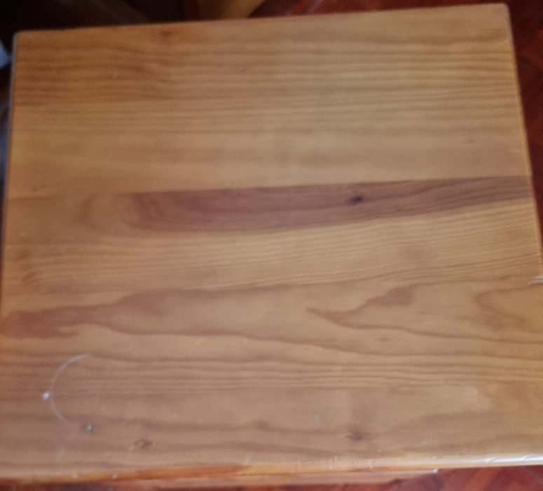 Dois móveis com três gavetas,.  Madeira maciça .