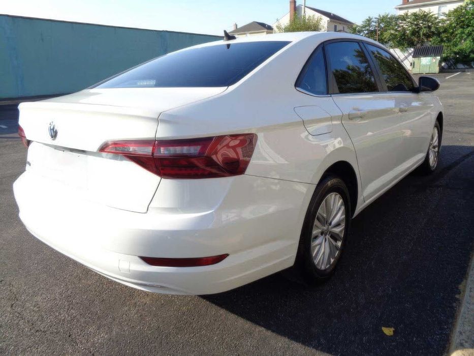 Volkswagen Jetta      2018