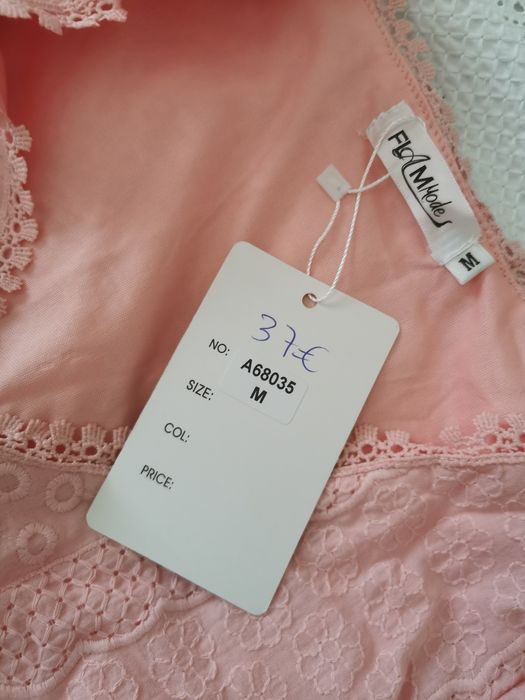 Vestido com folhos rosa