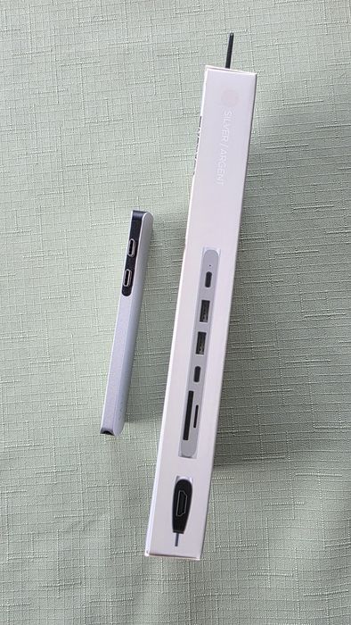 Satechi Pro HUB - wieloportowa przejściówka do MacBooka srebrna