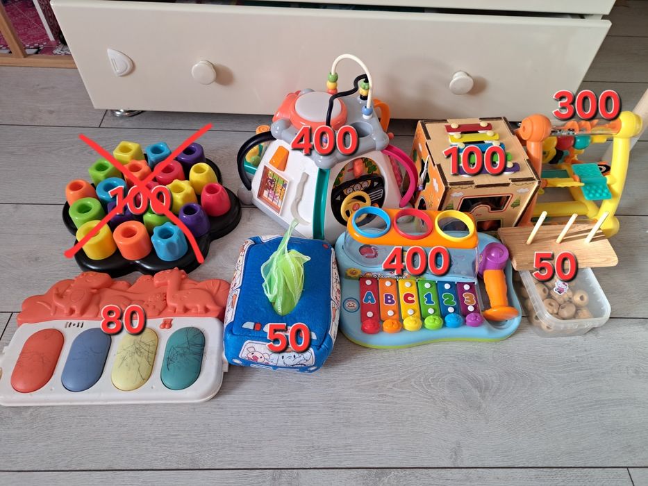 Дитячі розвиваючі іграшки в гарному стані